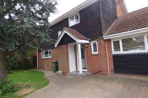 4 bedroom detached house to rent, Eisenhower Road, Laindon, Basildon, SS15