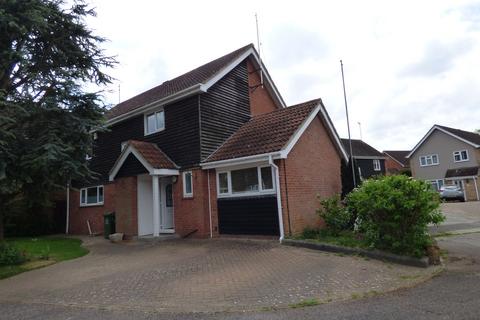 4 bedroom detached house to rent, Eisenhower Road, Laindon, Basildon, SS15