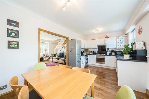 2 bedroom maisonette for sale, Fairby Road, London SE12