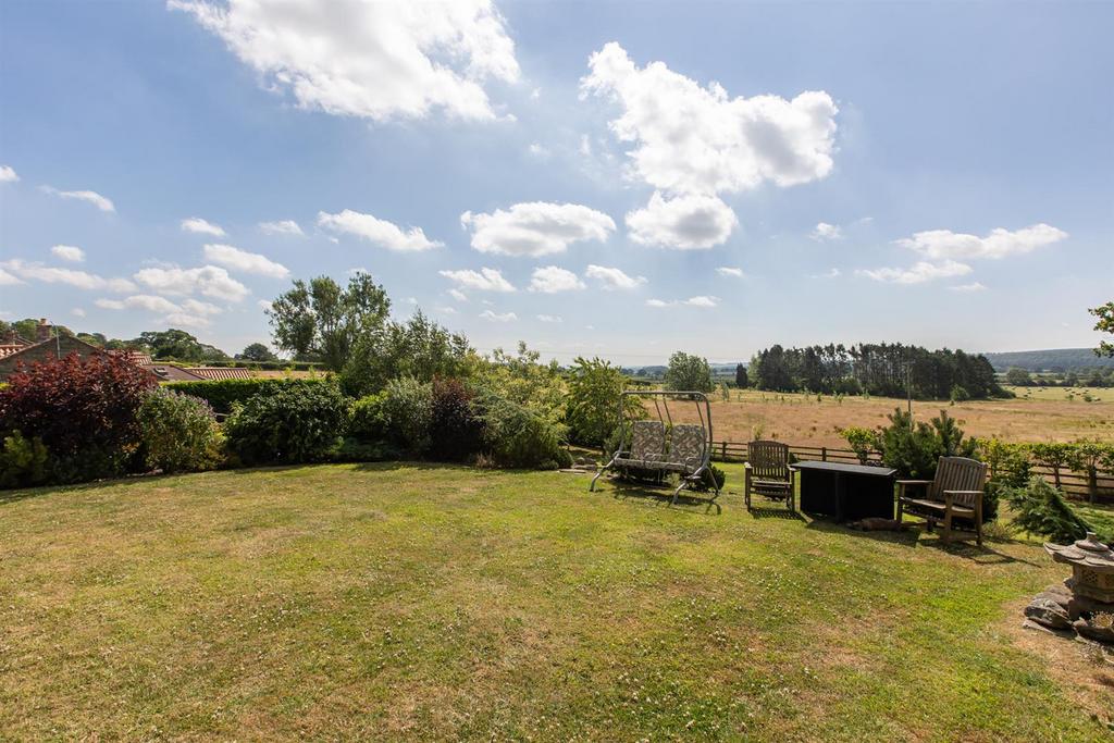 Gardens & Setting