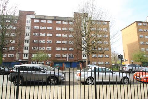 3 bedroom flat for sale, Studley Road, London SW4