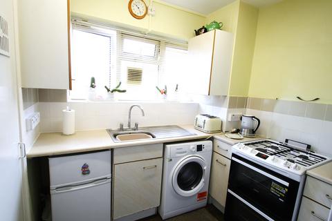 3 bedroom flat for sale, Studley Road, London SW4