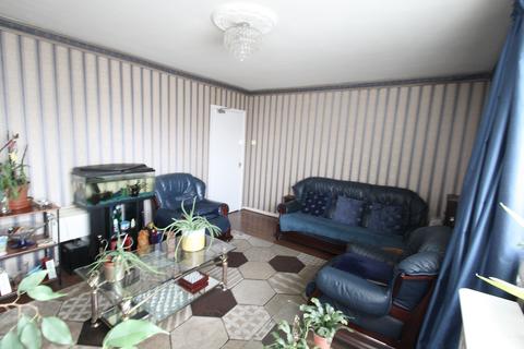 3 bedroom flat for sale, Studley Road, London SW4