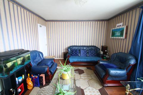 3 bedroom flat for sale, Studley Road, London SW4