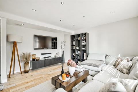2 bedroom flat for sale, High Street, Wanstead