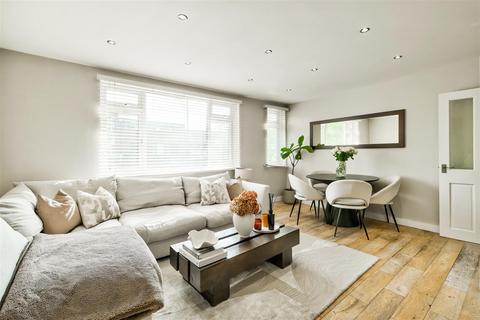 2 bedroom flat for sale, High Street, Wanstead