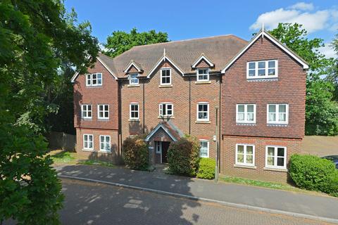 2 bedroom flat for sale, Reris Grange Close, Surrey GU8