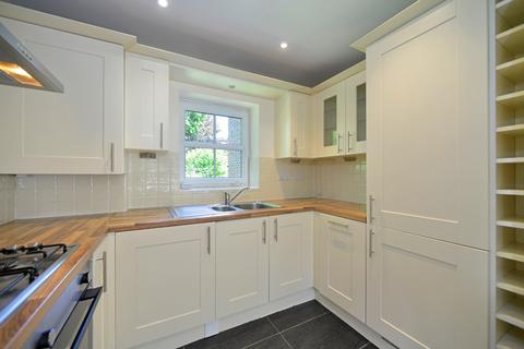 2 bedroom flat for sale, Reris Grange Close, Surrey GU8