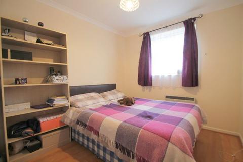 1 bedroom flat to rent, Knowles Close, West Drayton, UB7