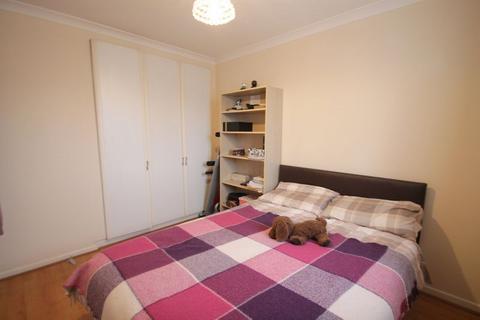 1 bedroom flat to rent, Knowles Close, West Drayton, UB7