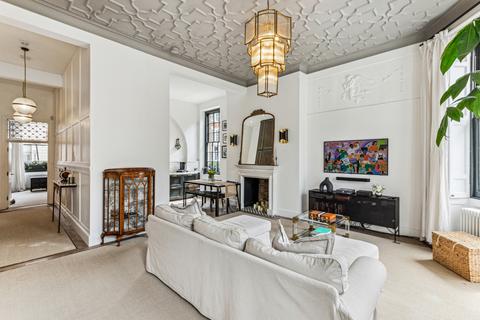Flat 2, 67 Harley Street, London, W1G 8QZ