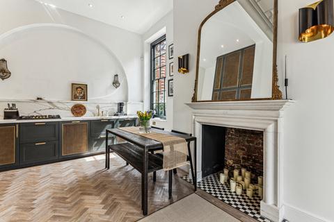 Flat 2, 67 Harley Street, London, W1G 8QZ