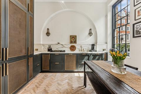 Flat 2, 67 Harley Street, London, W1G 8QZ