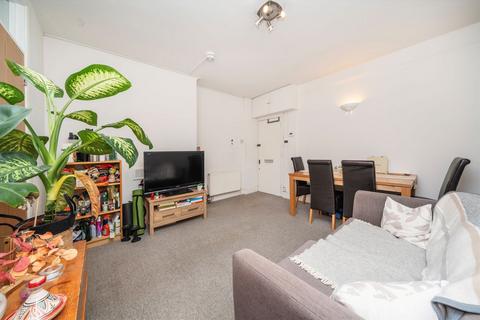 2 bedroom flat to rent, Chiswick Road, London W4