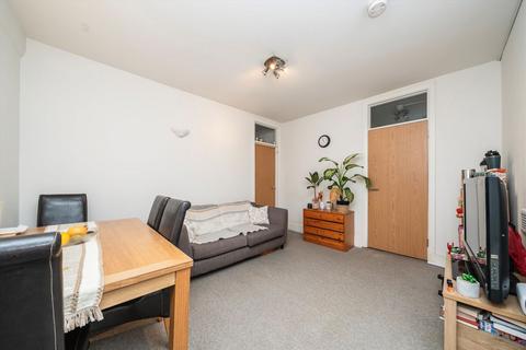 2 bedroom flat to rent, Chiswick Road, London W4