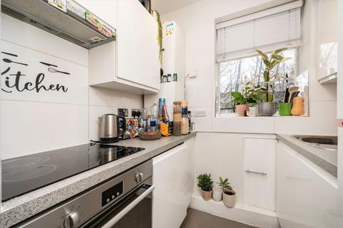 2 bedroom flat to rent, Chiswick Road, London W4
