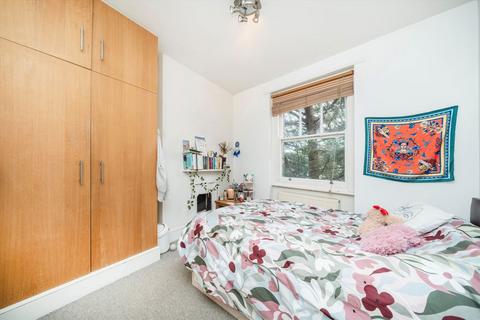 2 bedroom flat to rent, Chiswick Road, London W4