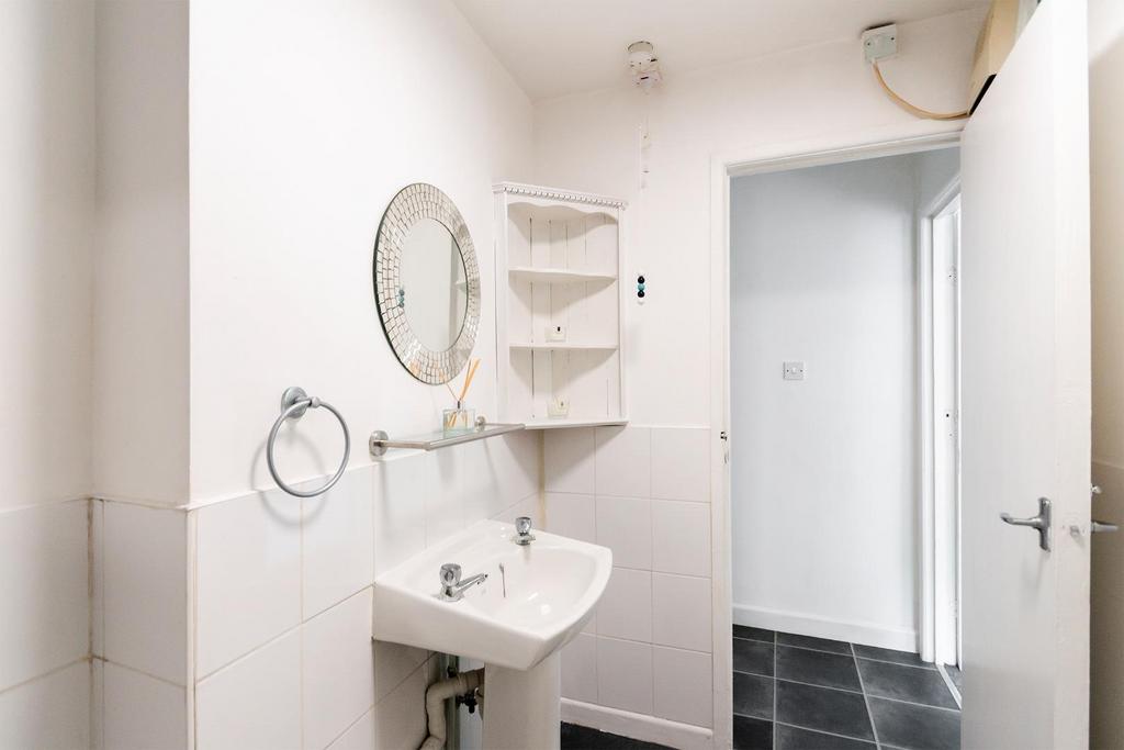 DAORSEKULTSA36 FG - Bathroom A.jpg
