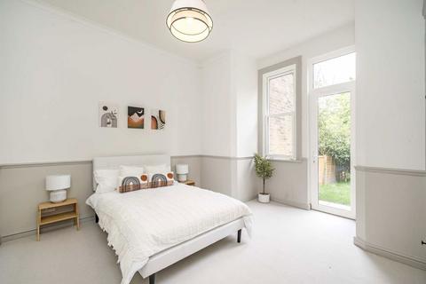 Flat E, 10 Cumberland Park, London, W3 6SY