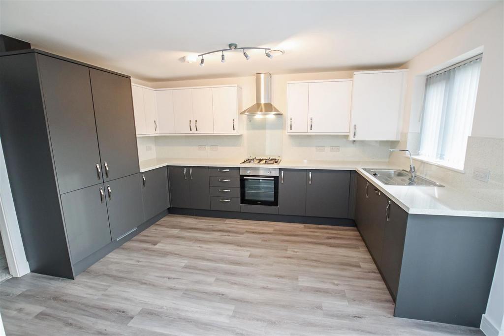 Beautiful fitted kitchen / dining room