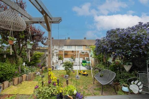 52 Beeleigh Cross, Basildon, SS14 2RN