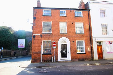 8 bedroom end of terrace house to rent, *PROFESSIONALS & STUDENTS*  Available 4 Rooms - Pierpoint Street, Worcester, Worcestershire, WR1 1TA