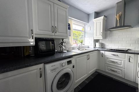 2 bedroom ground floor flat for sale, Roseacre Drive, Heald Green, Stockport, SK8