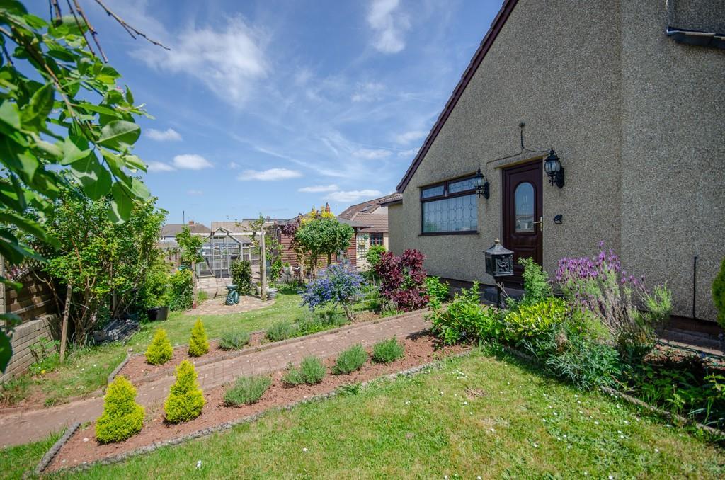 Front garden pic 2.jpg
