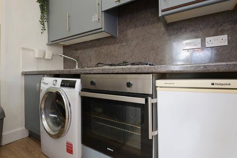 2 bedroom flat for sale, 11/8 Albert Place, Edinburgh, EH7 5HN