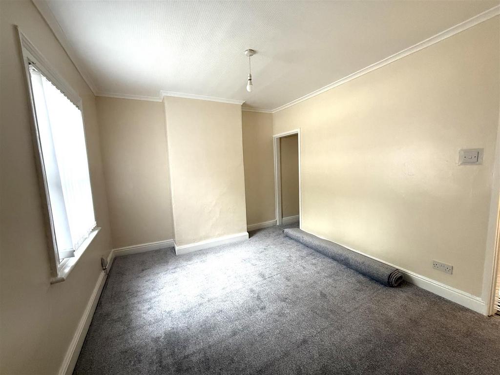4 wharf bed 2.jpeg