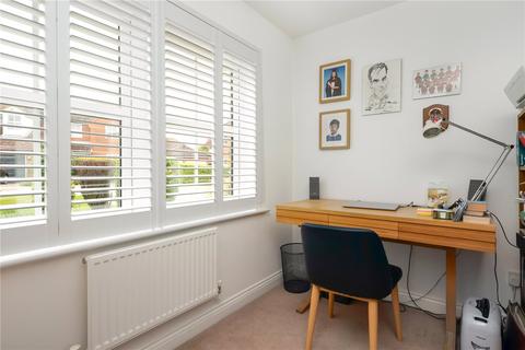 8 Ealham Close, Canterbury, CT4 7BW