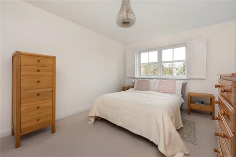 8 Ealham Close, Canterbury, CT4 7BW