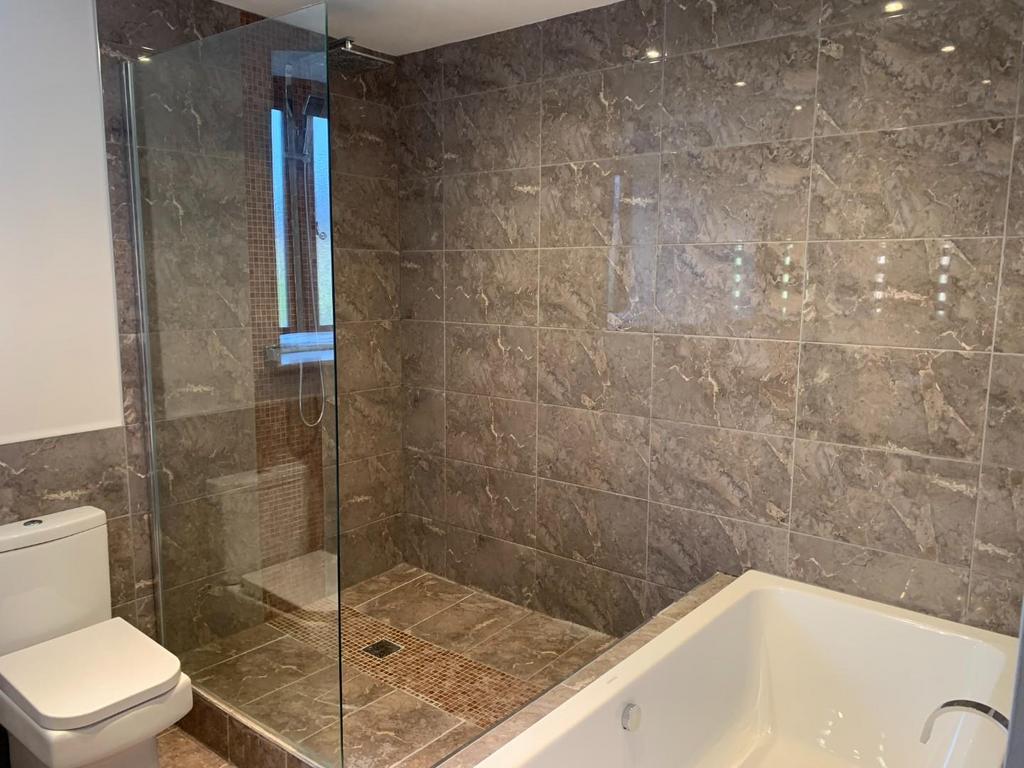 Bathroom 2.JPG