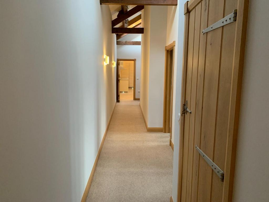 Hallway to Kitchen.JPG