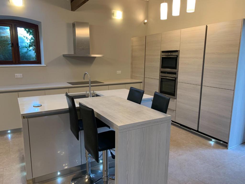 Kitchen 2.JPG