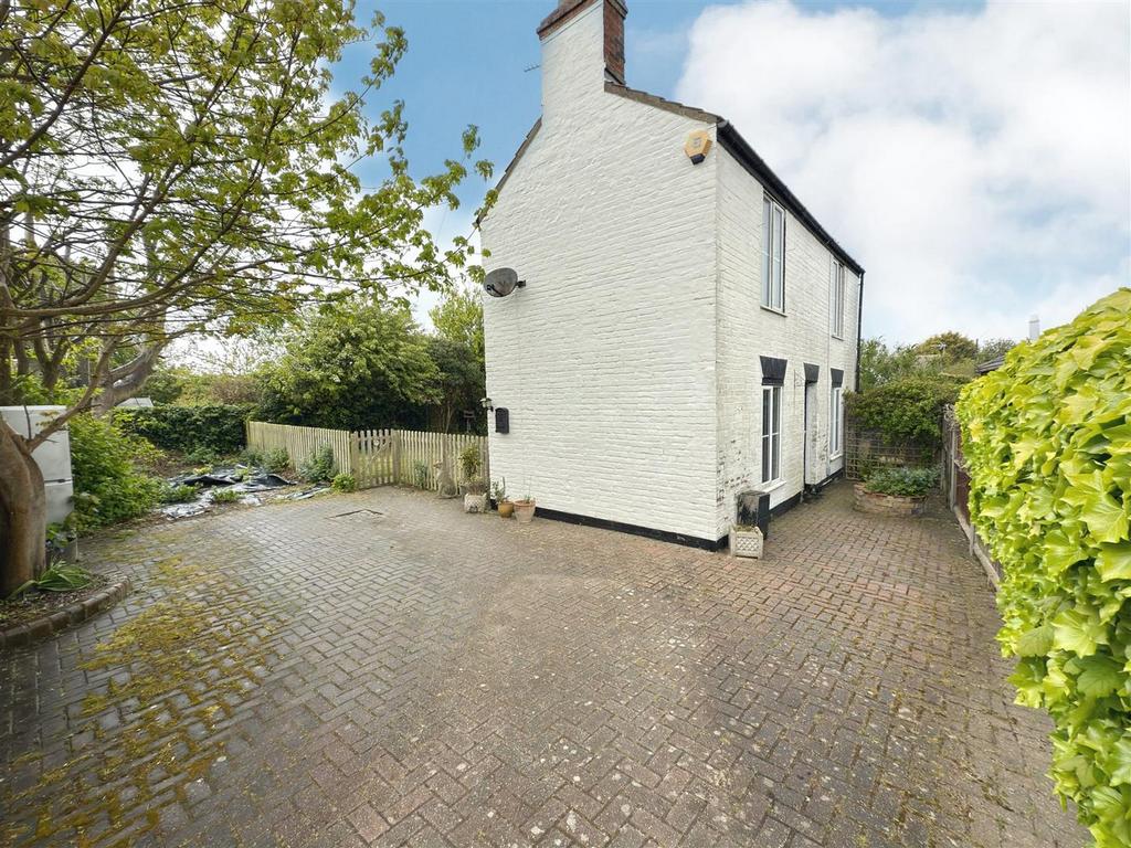 PARKING DRIVEWAY.jpg