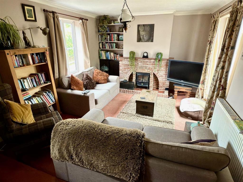 LOUNGE AREA.jpg