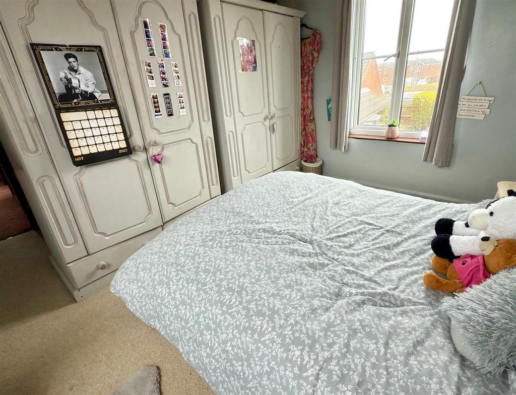 BEDROOM 1.jpg