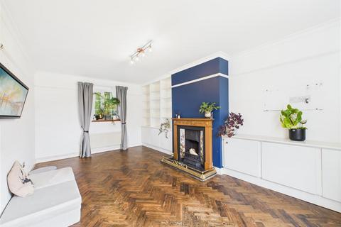 Douglas Road, Esher