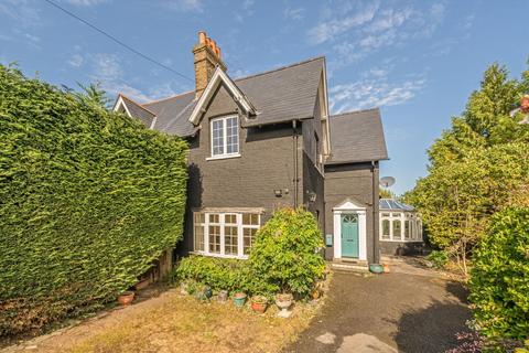 4 bedroom semi-detached house to rent, Cambridge Avenue, New Malden KT3