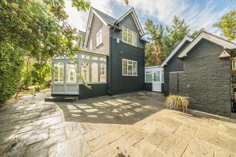4 bedroom semi-detached house to rent, Cambridge Avenue, New Malden KT3