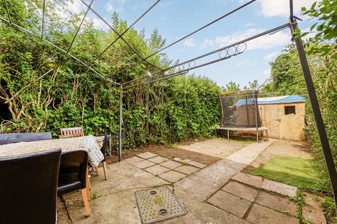2 bedroom flat for sale, Canada Crescent, Acton