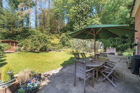 1 Copse Way, Hindhead, GU26 6UD