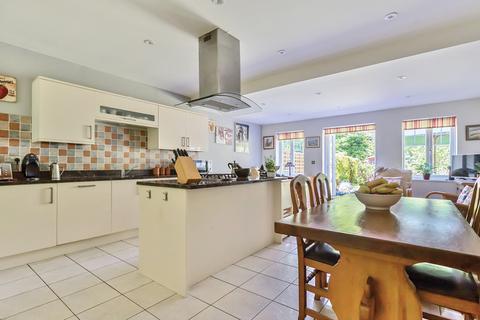 1 Copse Way, Hindhead, GU26 6UD
