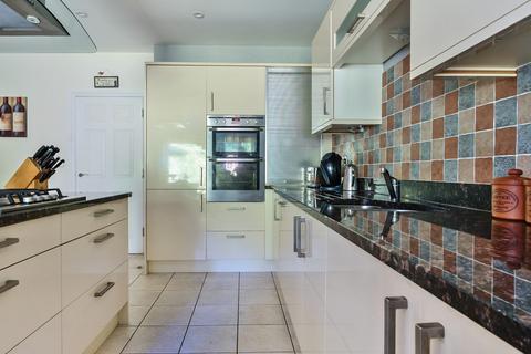 1 Copse Way, Hindhead, GU26 6UD