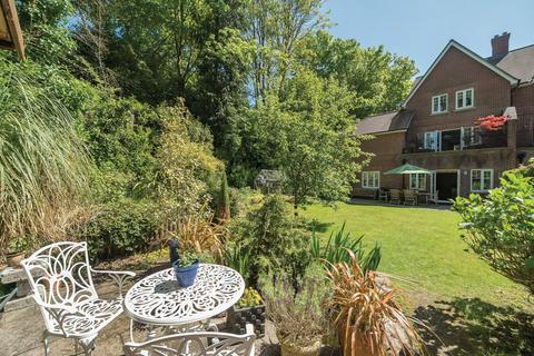 1 Copse Way, Hindhead, GU26 6UD