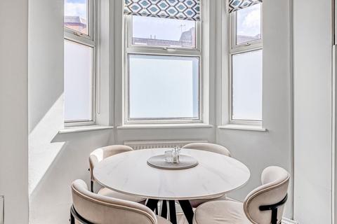1 bedroom flat for sale, West Hill, London SW18