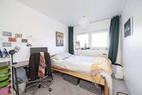 3 bedroom flat to rent, Penton Rise, King's Cross, London, WC1X