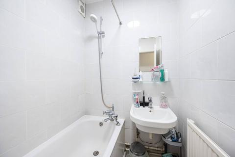 3 bedroom flat to rent, Penton Rise, King's Cross, London, WC1X