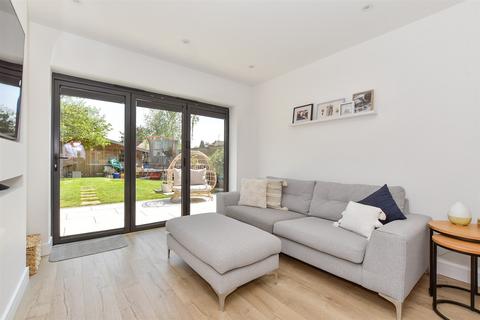 4 bedroom semi-detached house for sale, Sterling Road, Sittingbourne ME10